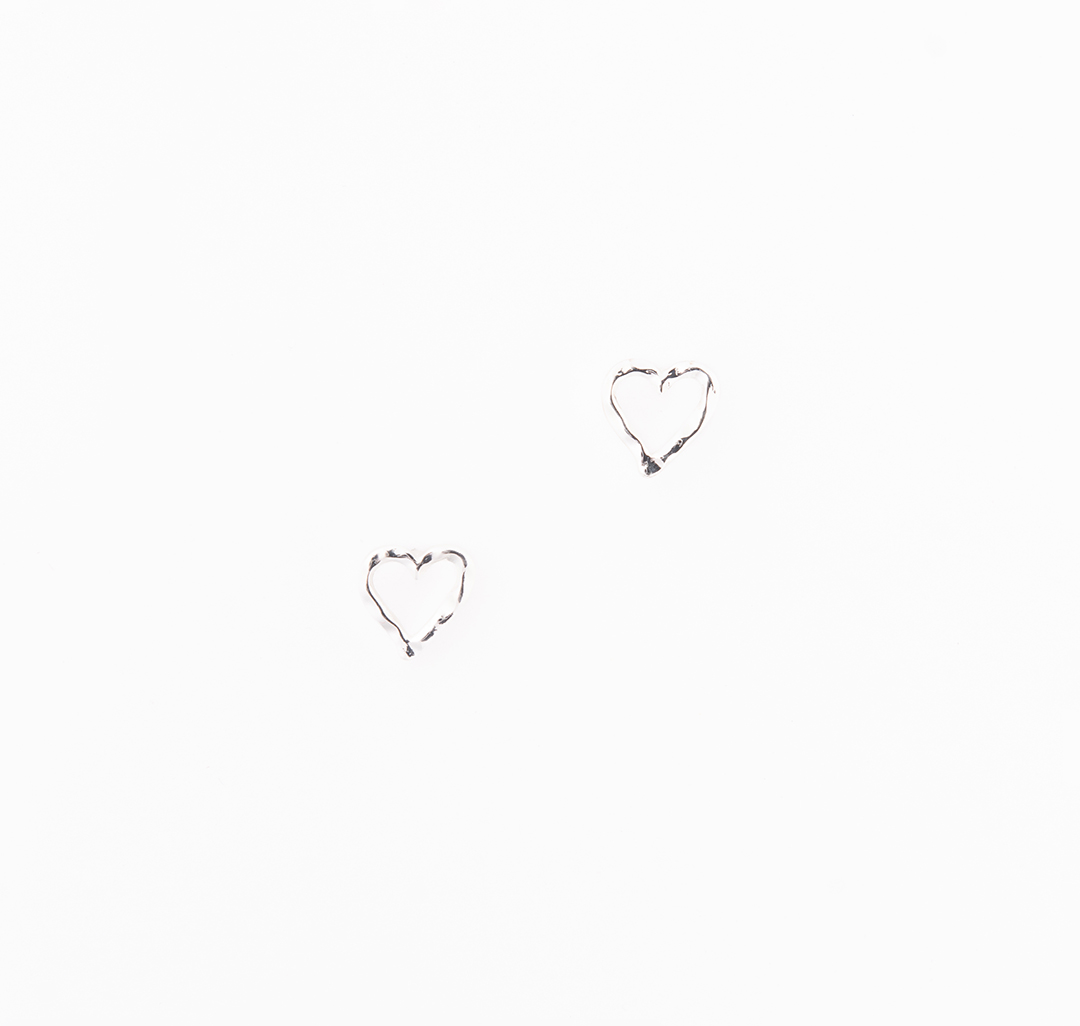 Серьги женские в форме сердечка Мармалато, цвет белое серебро #1