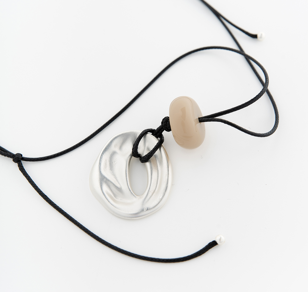 Колье Мармалато, цвет черный-белое серебро-молочный #5