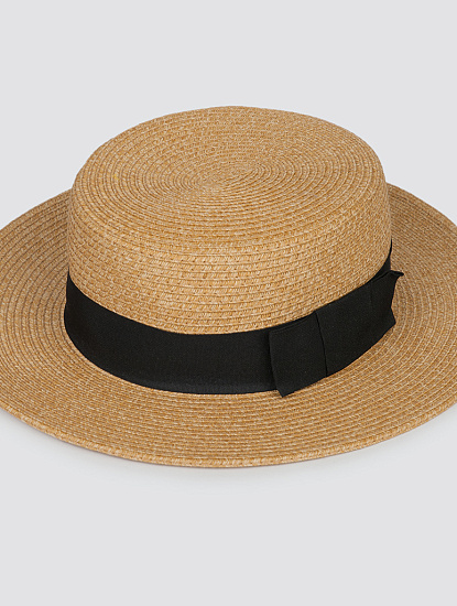 Женская шляпа с широкими полями